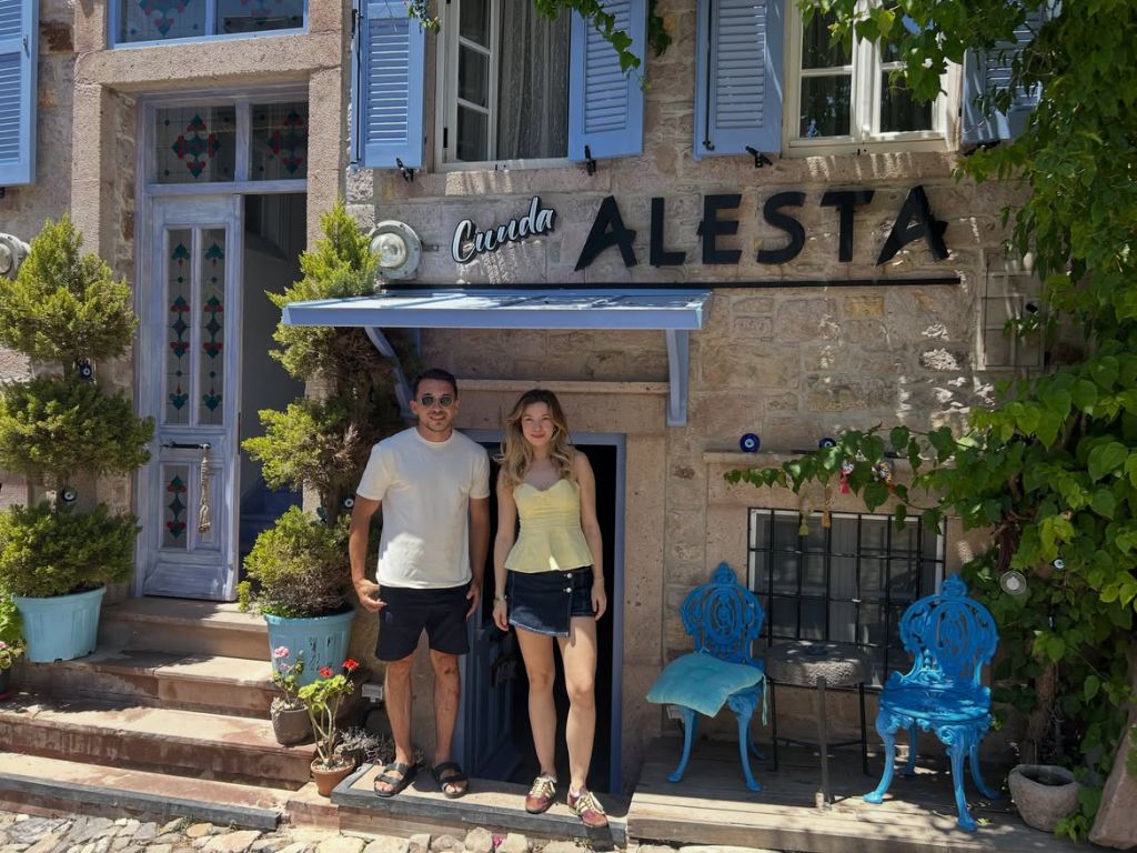 Alesta dış cephe misafirler